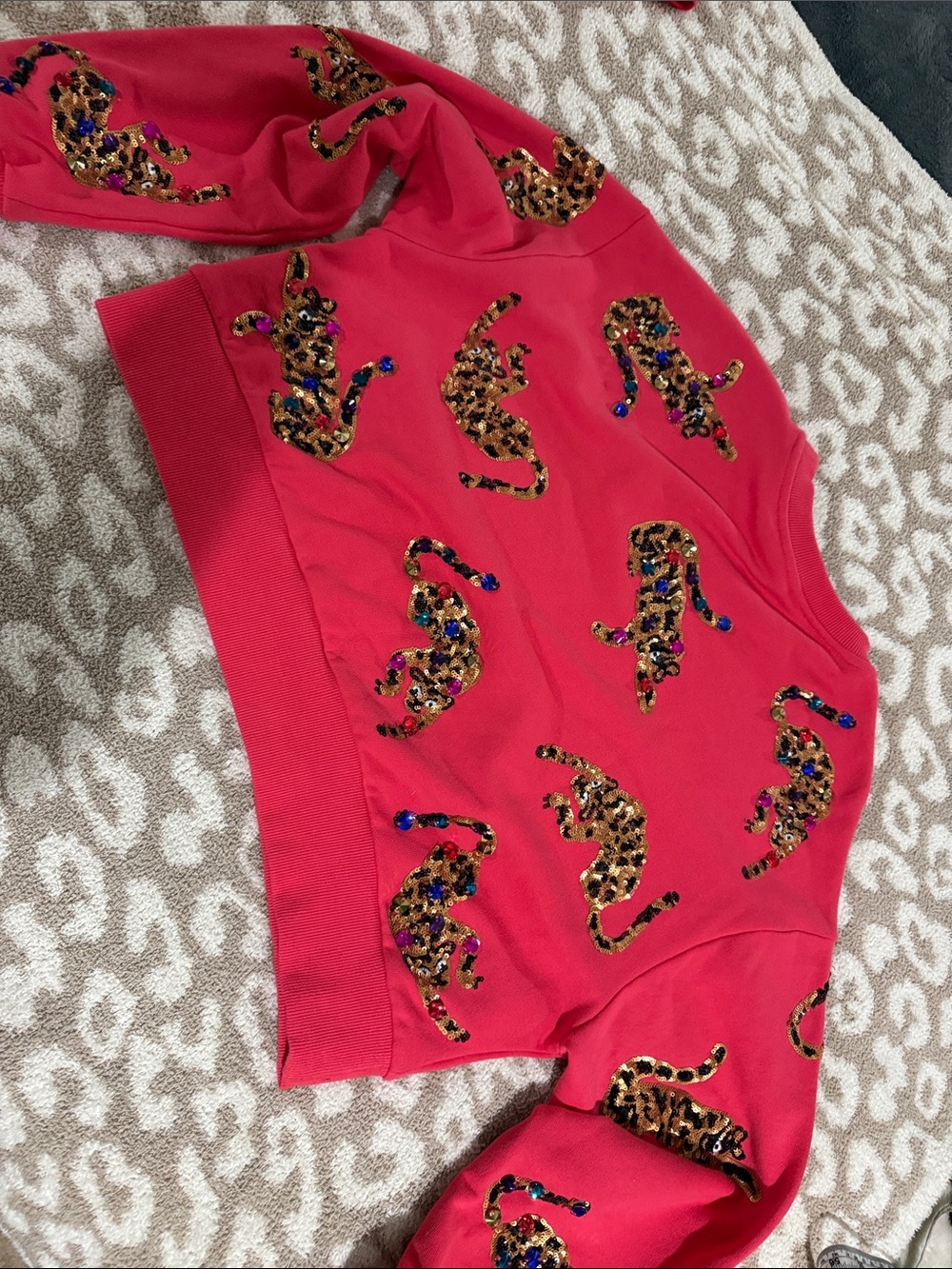 QUEEN OF SPARKLES leopard sequin set sweatshirt in red/coral top S shorts XS - Picture 14 of 14
